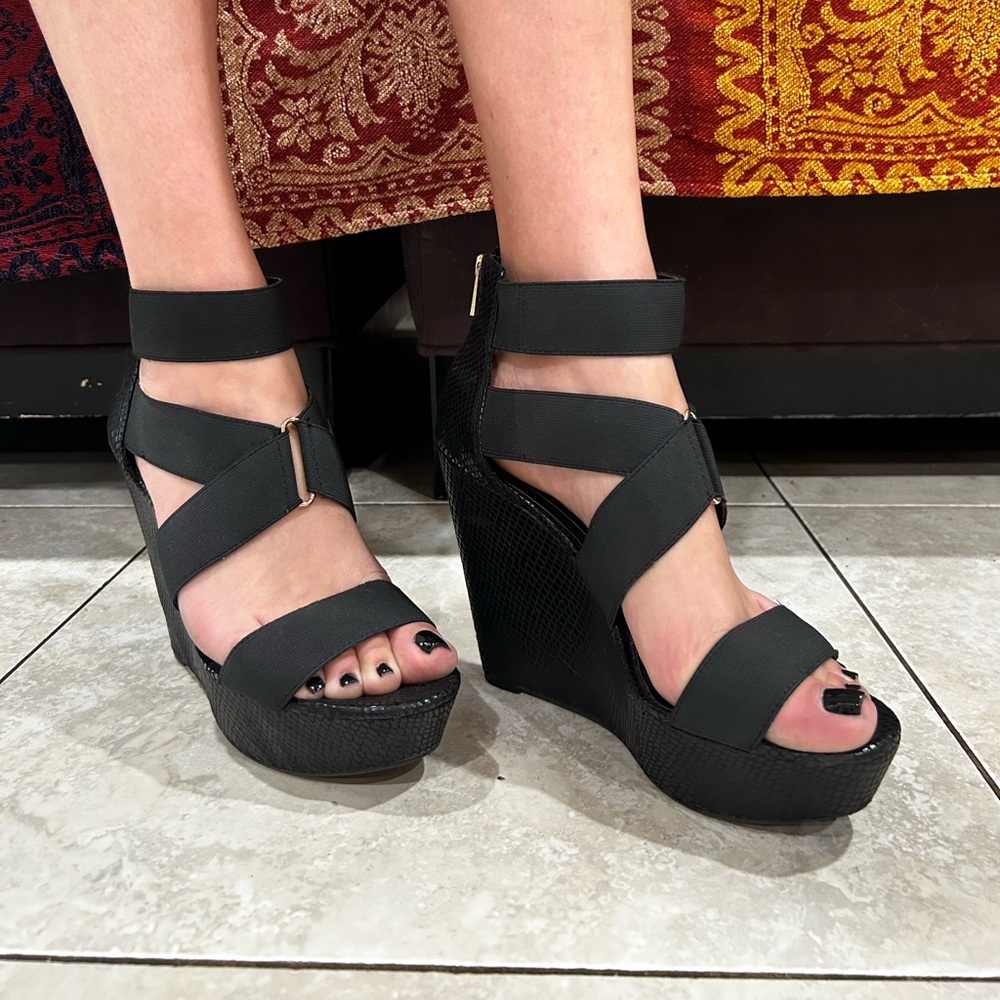 Jessica Simpson black wedged heel. Size 11. - Picture 3 of 6
